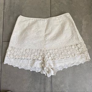 Urban outfitters kimchi blue cream lace high waist shorts size 2